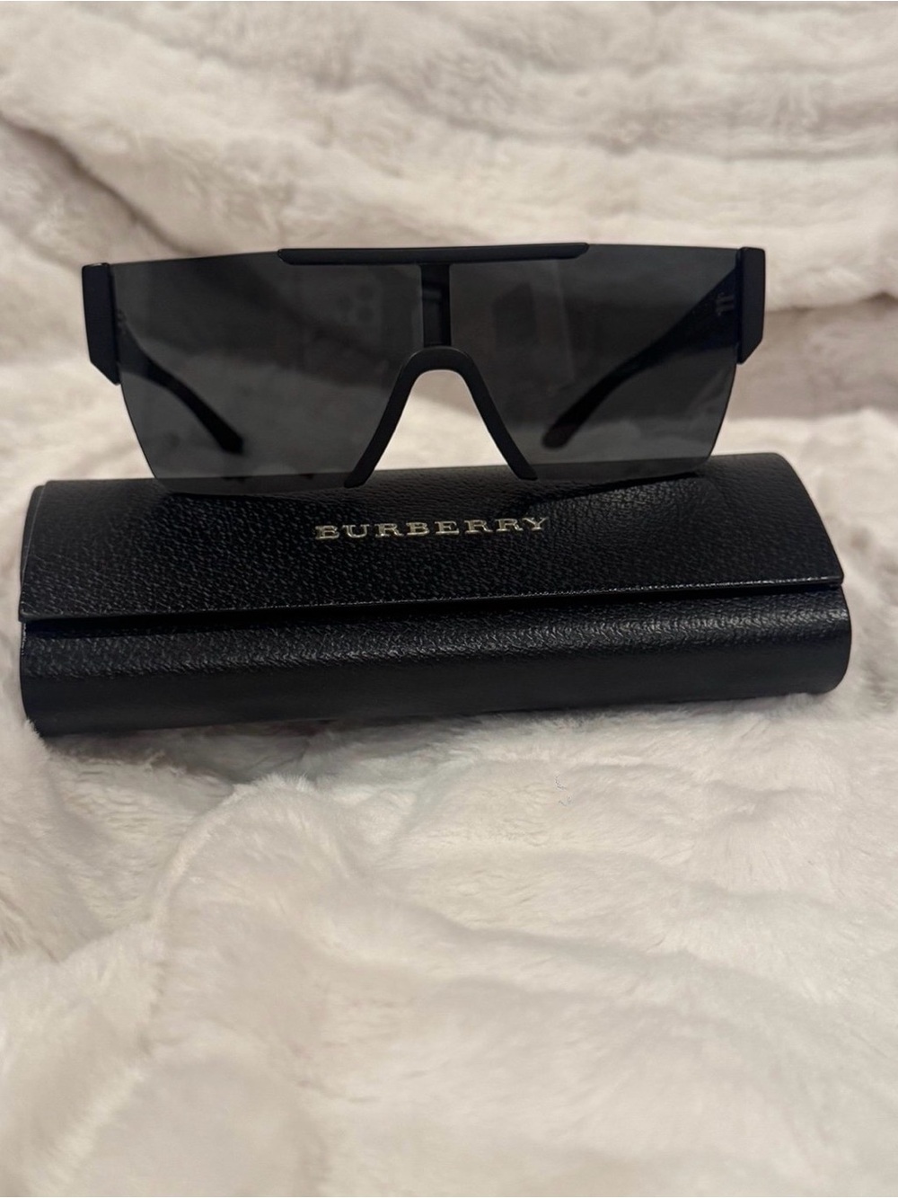 ⭐️ Authentic Burberry Shield Sunglasses BE 4291 ⭐️ Black on Black